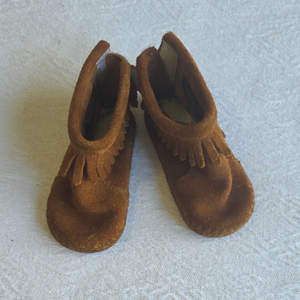 Minnetonka Brown Suede Fringe Kids Moccasins, Soft Sole, Size 5